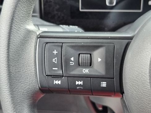 Used 2025 Nissan Kicks SV FWD image 31