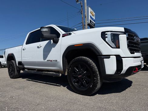 Used 2025 GMC Sierra 2500 AT4 AWD/4WD image 9