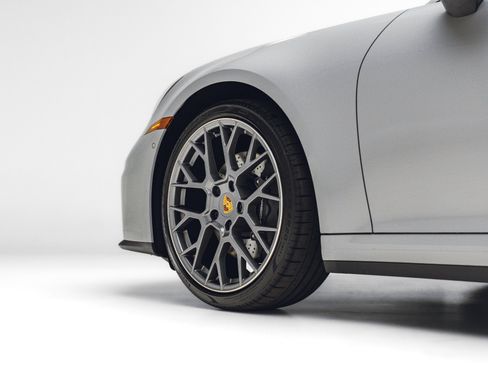 Used 2025 Porsche 911 Carrera RWD image 18