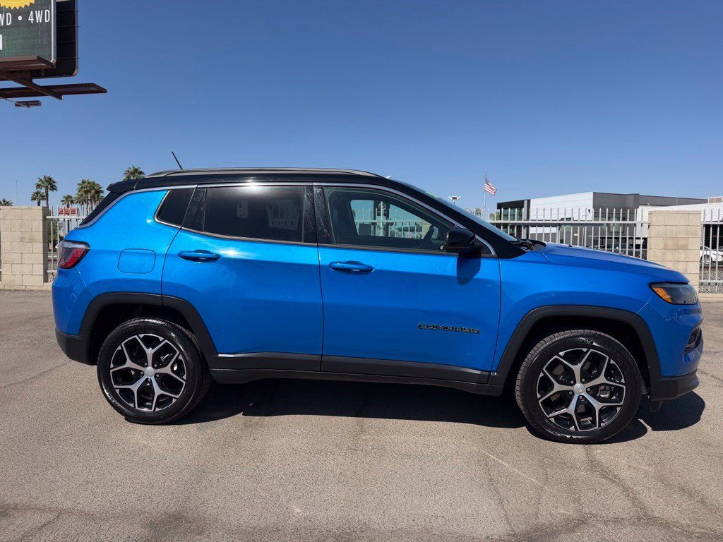 Used 2024 Jeep Compass Limited AWD/4WD image 7