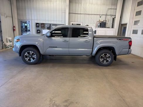 Used 2019 Toyota Tacoma TRD Sport w/ Technology Package AWD/4WD image 8