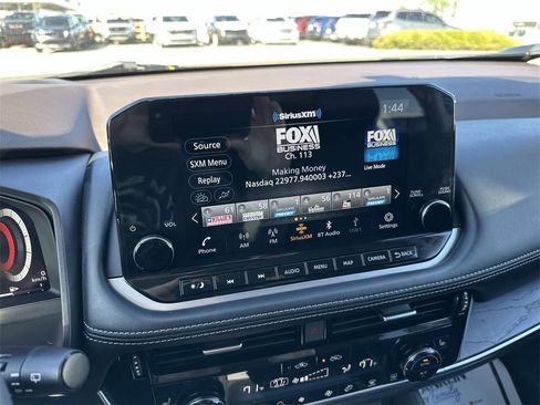 Used 2023 Nissan Rogue Platinum w/ Platinum Premium Package image 16