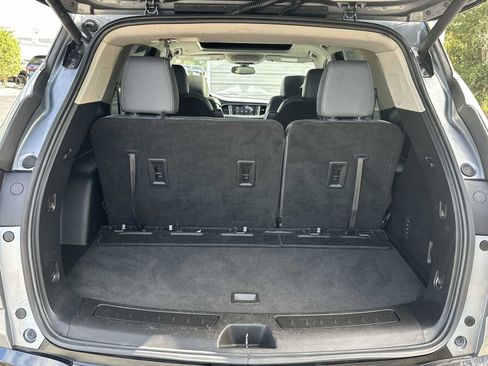 Used 2021 Buick Enclave Essence w/ Sound and Sites Package AWD/4WD image 25