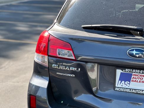 Used 2011 Subaru Outback 2.5i Premium AWD/4WD image 6