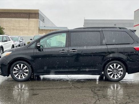 Certified 2019 Toyota Sienna Limited image 9