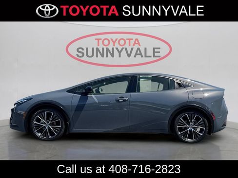 Used 2024 Toyota Prius XLE FWD image 6