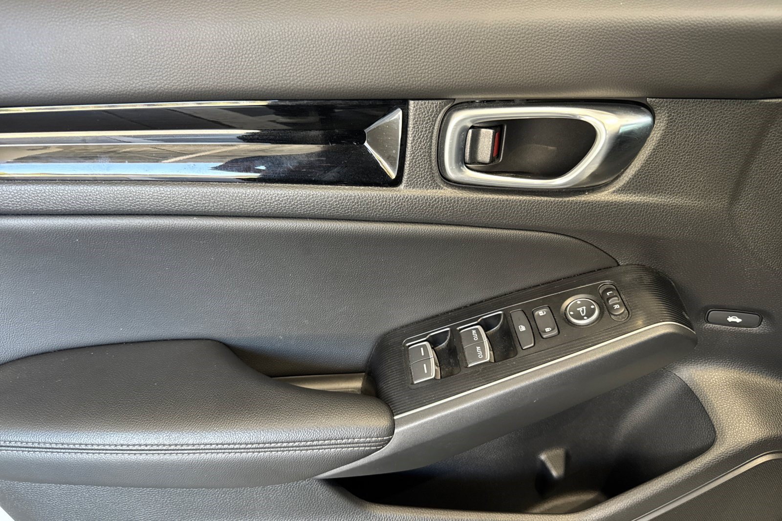 Used 2024 Honda Civic Touring image 12