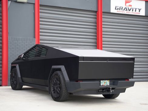 Used 2024 Tesla Cybertruck AWD Crew Cab image 3