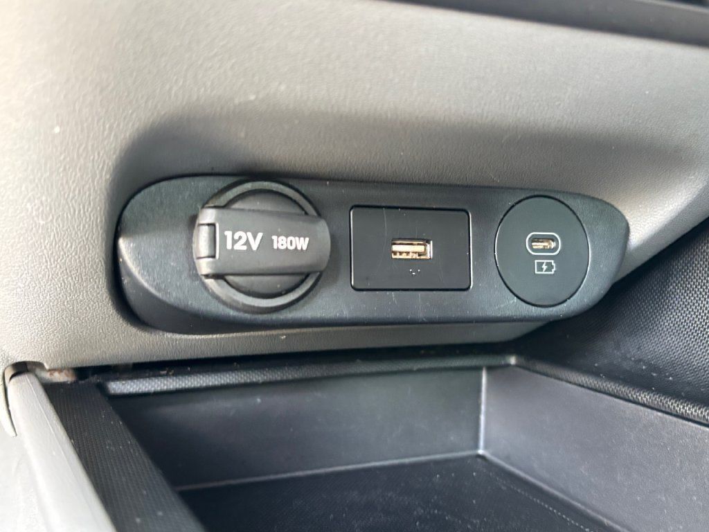 Used 2025 Hyundai Elantra SE FWD image 27