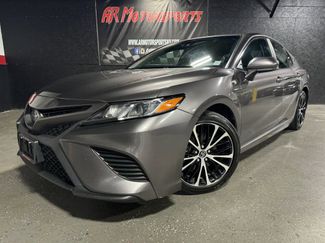 Used 2018 Toyota Camry SE image 1