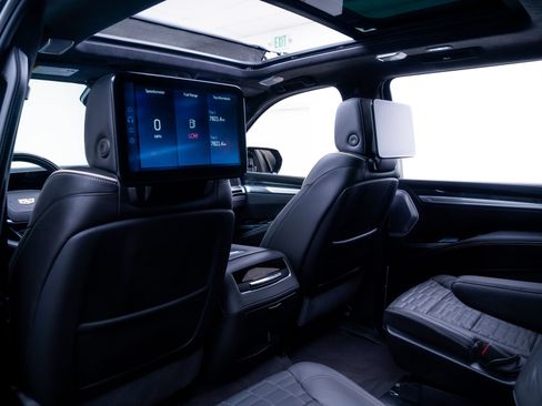 Used 2025 Cadillac Escalade ESV V AWD/4WD image 22