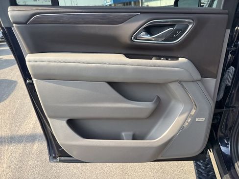 Used 2023 Chevrolet Suburban Z71 w/ Luxury Package image 32