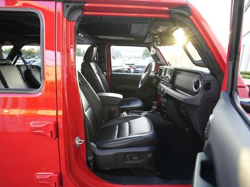 Used 2024 Jeep Wrangler Unlimited Sahara w/ Technology Group AWD/4WD image 30