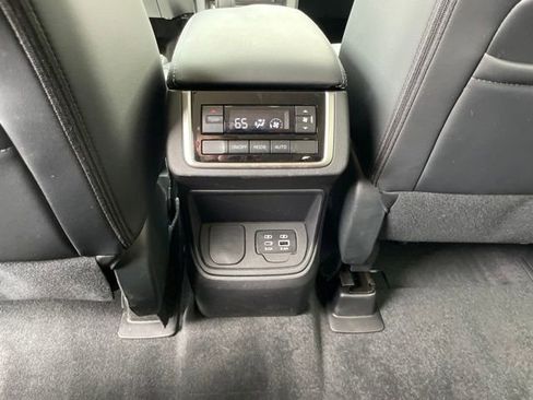 Used 2026 Subaru Ascent Premium AWD/4WD image 24