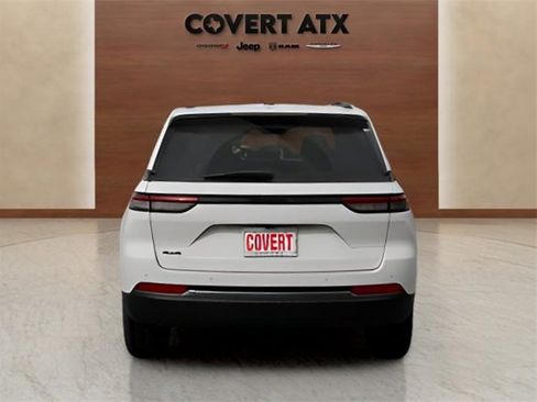 New 2026 Jeep Grand Cherokee Altitude image 4