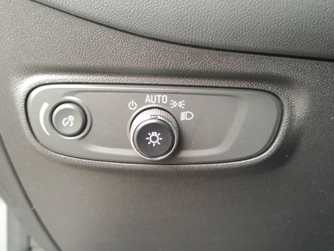 Used 2023 Chevrolet Equinox LS FWD image 22