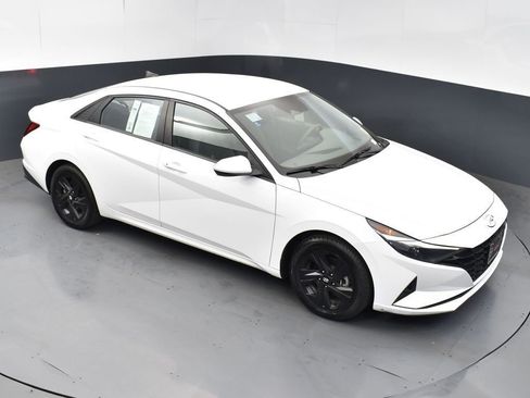 Used 2023 Hyundai Elantra SEL image 43