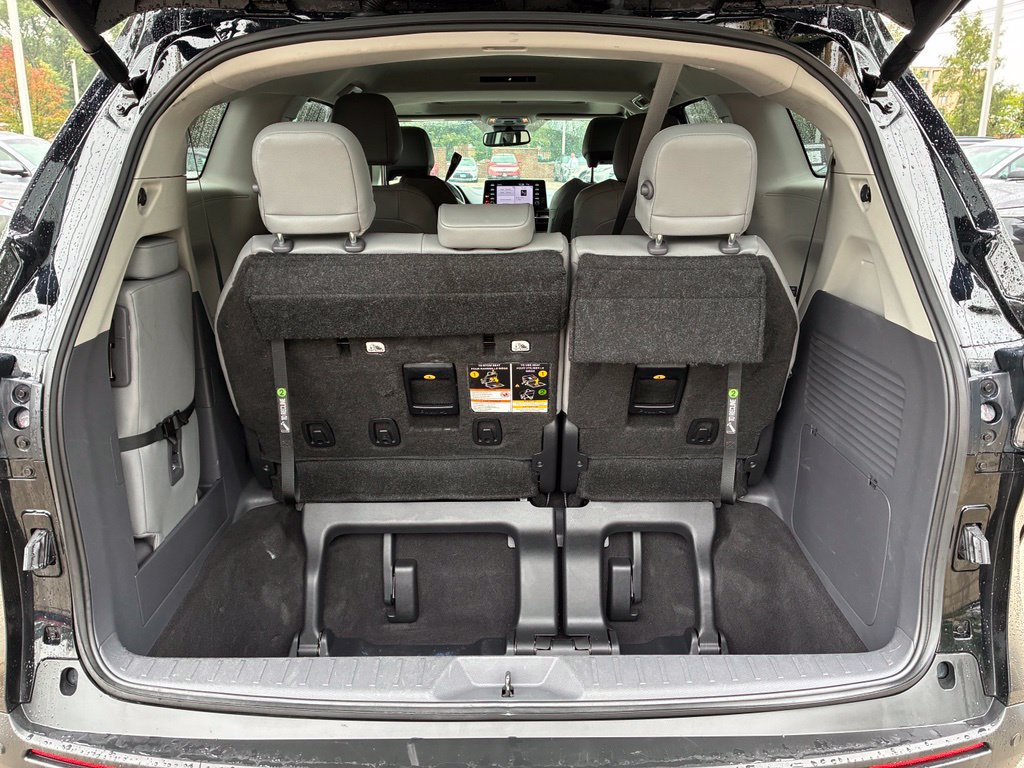 Used 2023 Toyota Sienna XLE FWD image 26