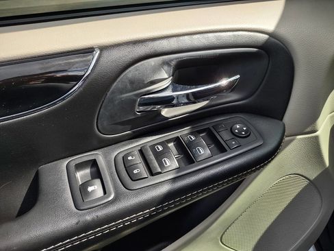Used 2020 Dodge Grand Caravan SXT FWD image 10
