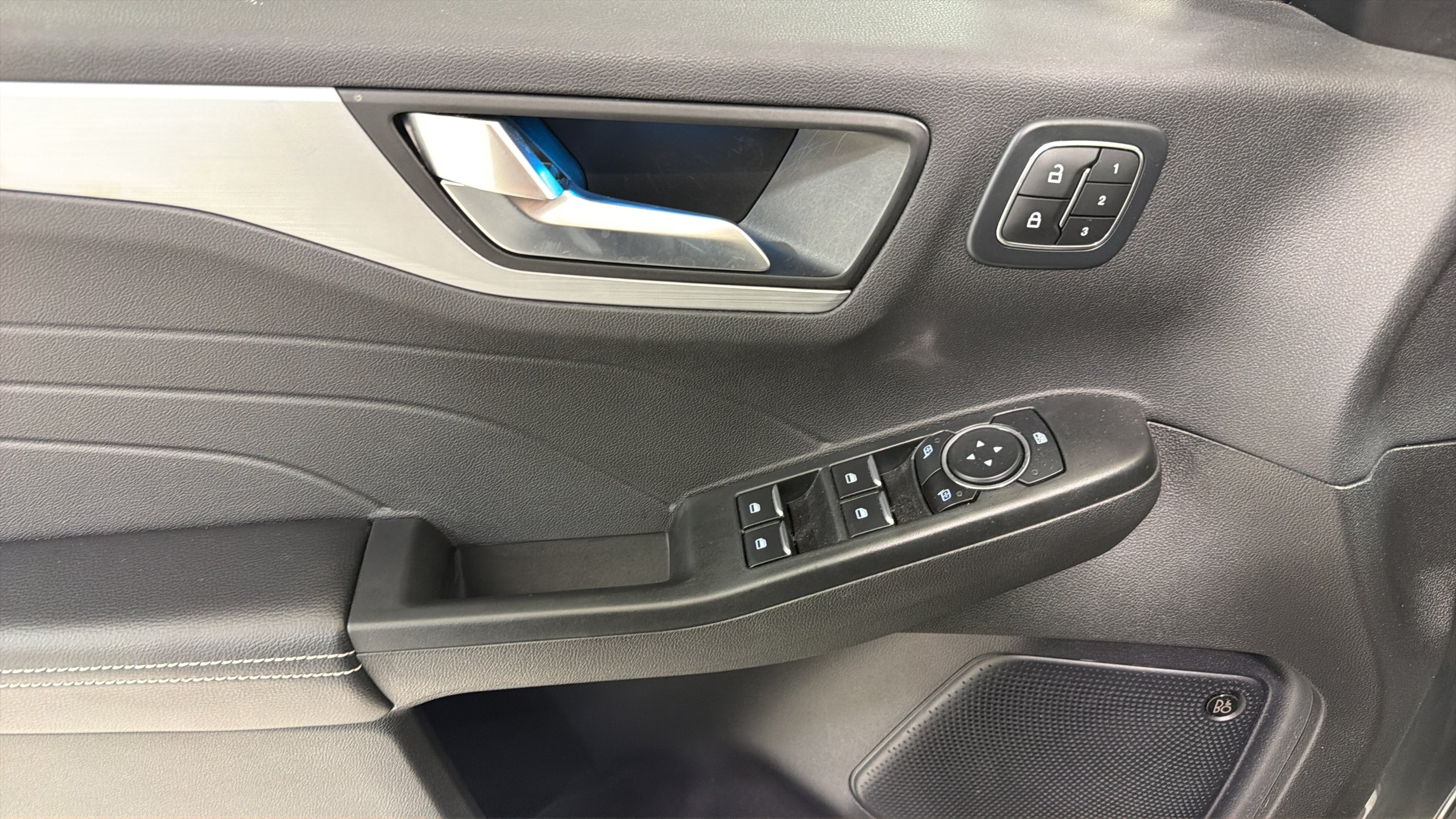 Used 2023 Ford Escape Platinum w/ Premium Technology Package AWD/4WD image 11