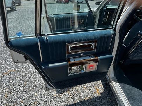 Used 1988 Cadillac Brougham image 28