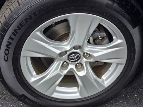 Used 2020 Toyota RAV4 LE AWD/4WD image 10