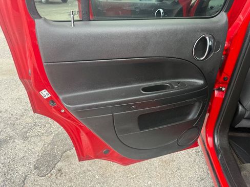 Used 2011 Chevrolet HHR LT FWD image 26