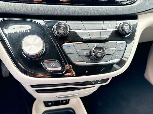 Used 2017 Chrysler Pacifica Touring Plus w/ Tire & Wheel Group image 15