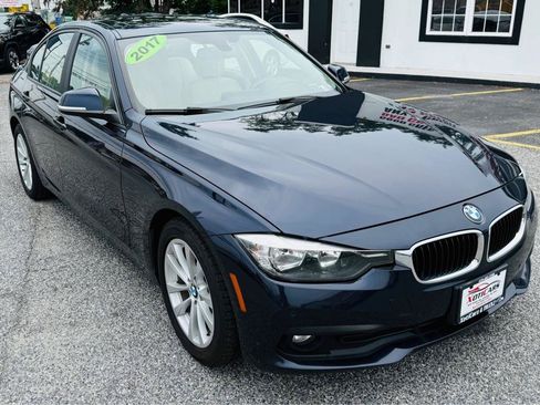 Used 2017 BMW 320i xDrive Sedan AWD/4WD image 2