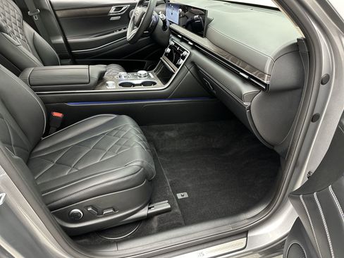 Certified 2025 Genesis GV80 3.5T Prestige image 25