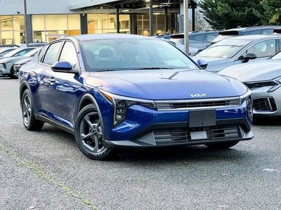 New 2025 Kia K4 LXS