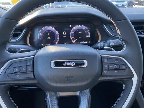 New 2025 Jeep Grand Cherokee Laredo image 15