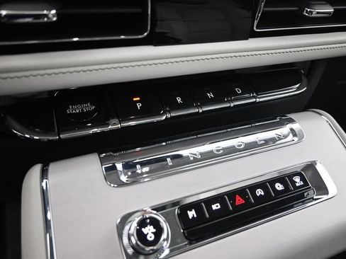 Used 2025 Lincoln Aviator Reserve w/ Equipment Group 201A AWD/4WD image 21