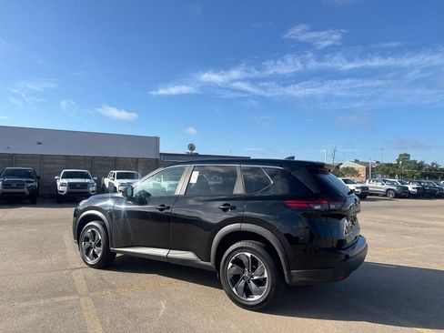 Certified 2025 Nissan Rogue SV FWD image 14