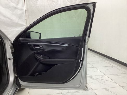 Used 2018 Chevrolet Impala LT FWD image 19