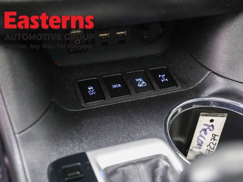 Used 2019 Toyota Highlander XLE AWD/4WD image 22
