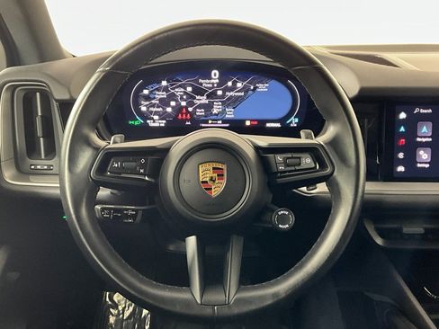 Used 2024 Porsche Cayenne image 12