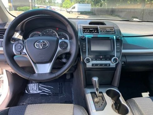 Used 2014 Toyota Camry SE FWD image 14