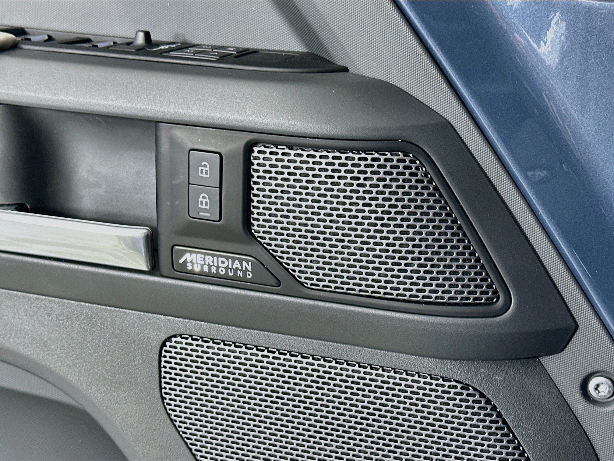 Used 2024 Land Rover Defender 110 X-Dynamic SE AWD/4WD image 17