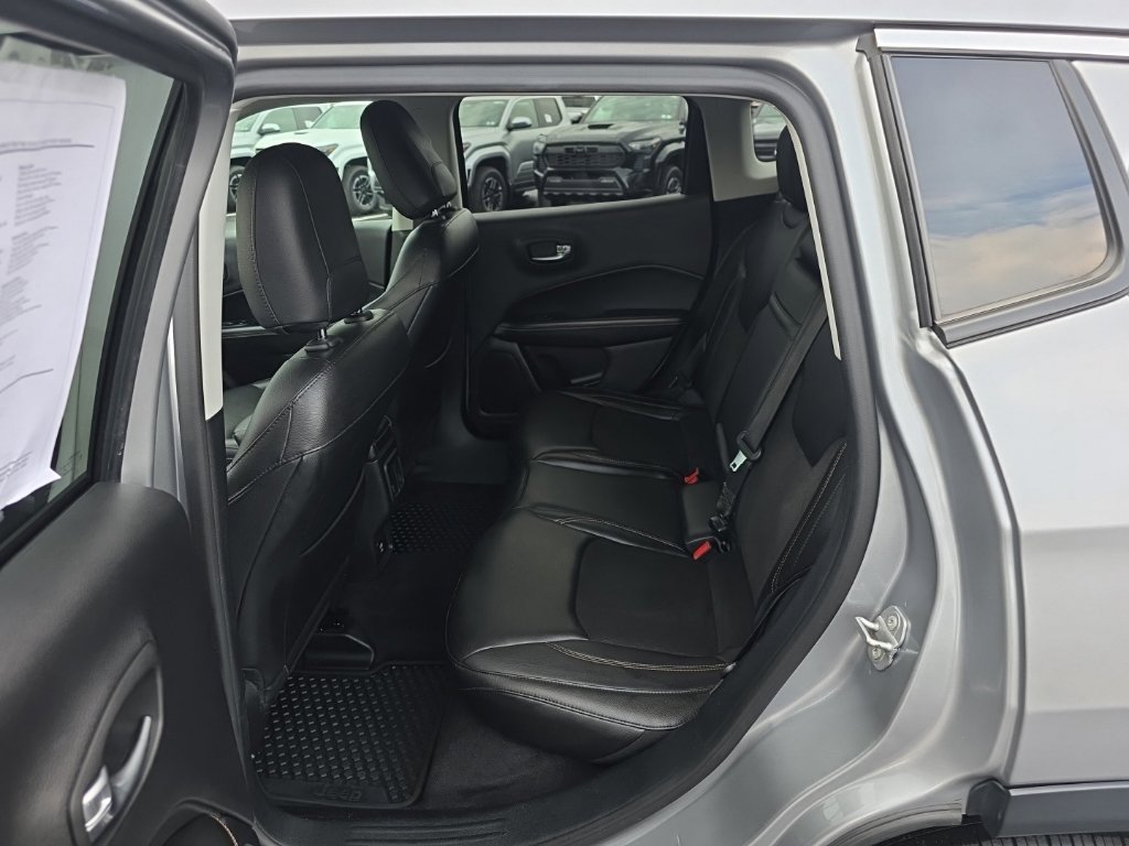 Used 2018 Jeep Compass Latitude w/ Cold Weather Group AWD/4WD image 12