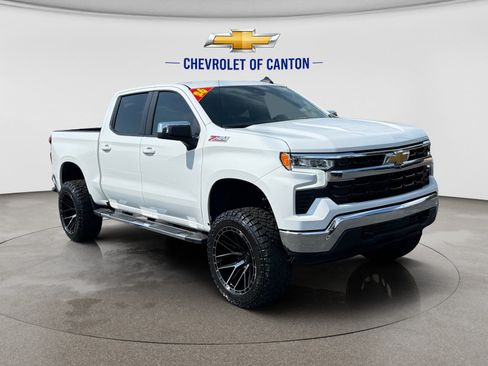Used 2026 Chevrolet Silverado 1500 LT w/ Z71 Off-Road Package AWD/4WD image 3