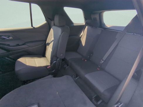 Used 2023 Chevrolet Traverse LT image 11