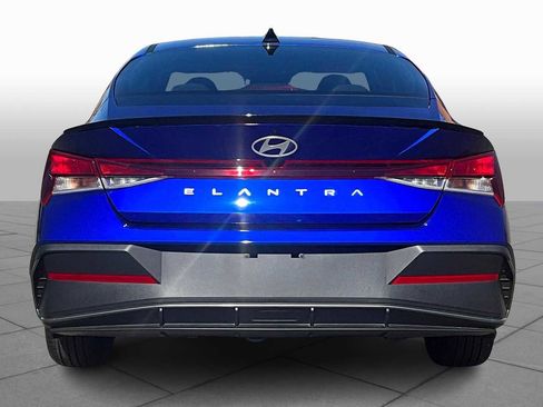 Used 2025 Hyundai Elantra Sport image 4