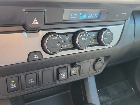 Used 2022 Toyota Tacoma SR5 w/ Technology Package RWD image 18