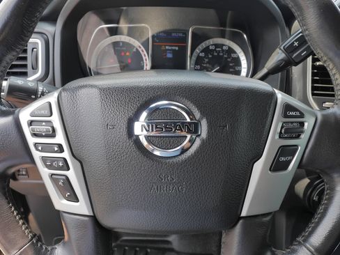 Used 2019 Nissan Titan SV w/ SV Convenience Package AWD/4WD image 24