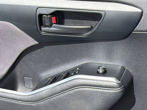 Used 2023 Toyota Highlander LE image 22