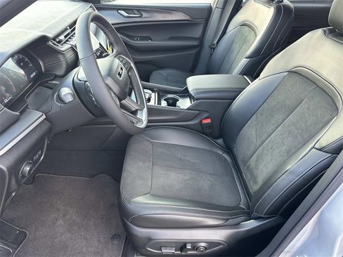 New 2025 Jeep Grand Cherokee L Altitude image 15