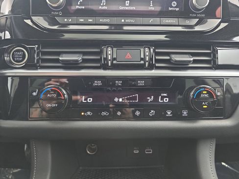 Used 2024 Nissan Pathfinder SV w/ SV Premium Package image 27