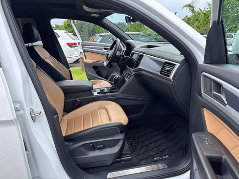 Certified 2023 Volkswagen Atlas Cross Sport SEL Premium R-Line AWD/4WD image 24
