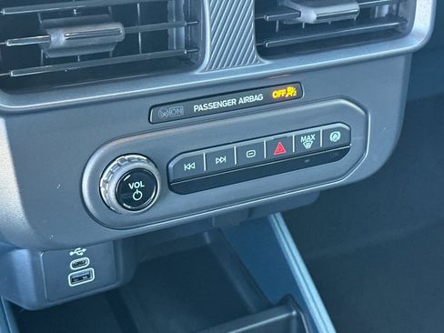 New 2025 Ford Maverick XL image 19